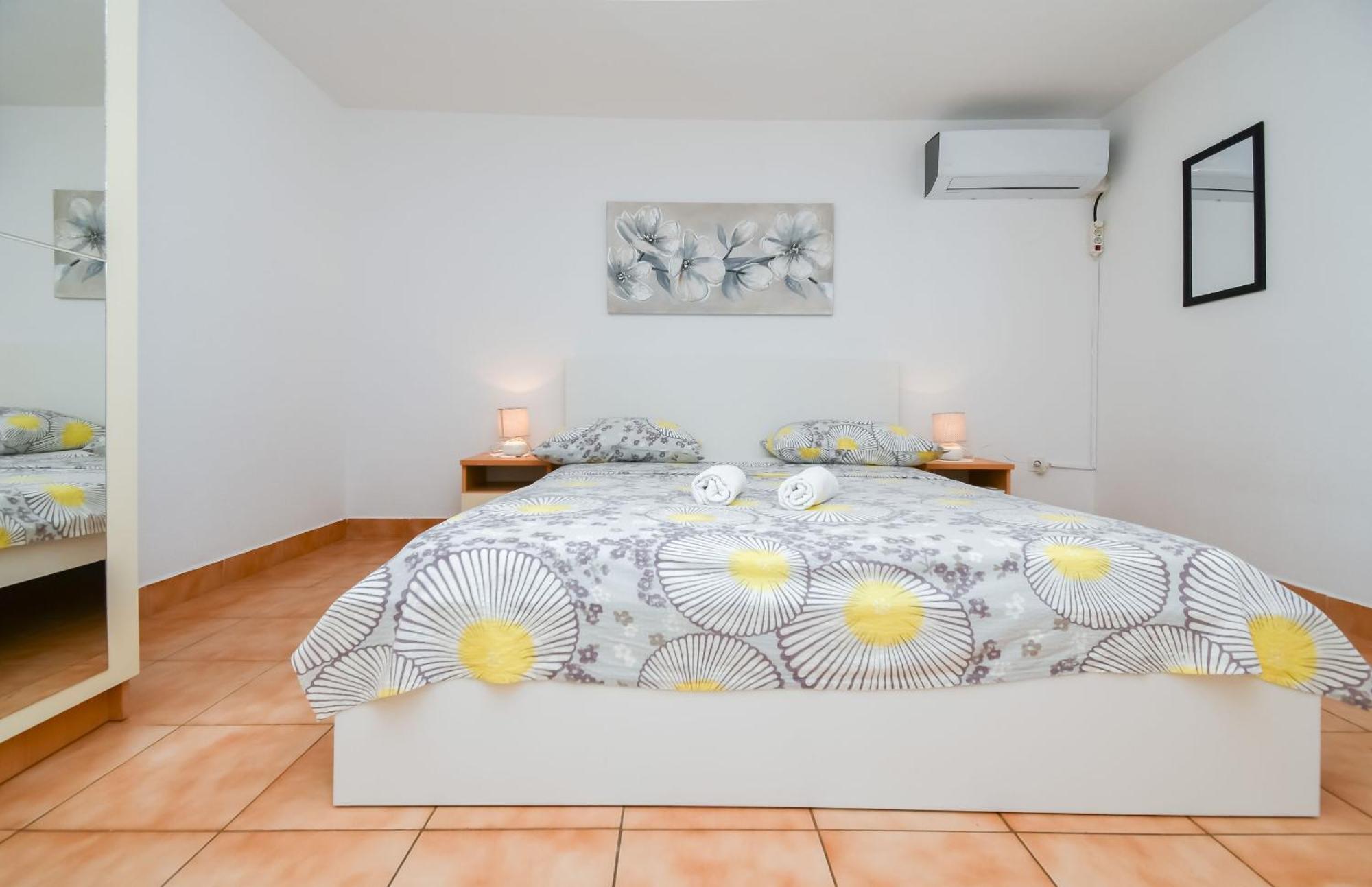 Apartments Rose - 30 M From The Beach Сегет Враница Екстериор снимка